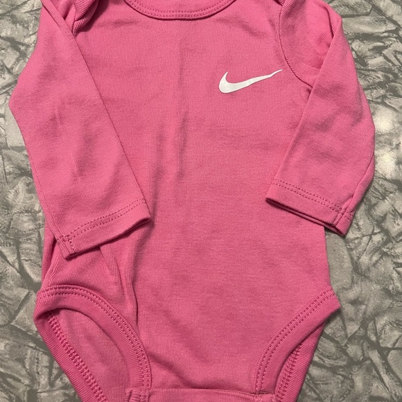 Nike Baby 0-3 Pink Set - Picture 3 of 9